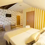 Отель La Casona De Llerices 3*