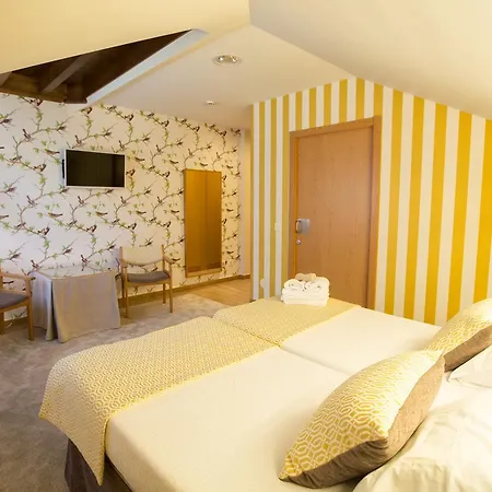 מלון La Casona De Llerices 3*